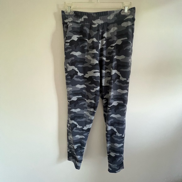 PINK Camo pants - Picture 7 of 8